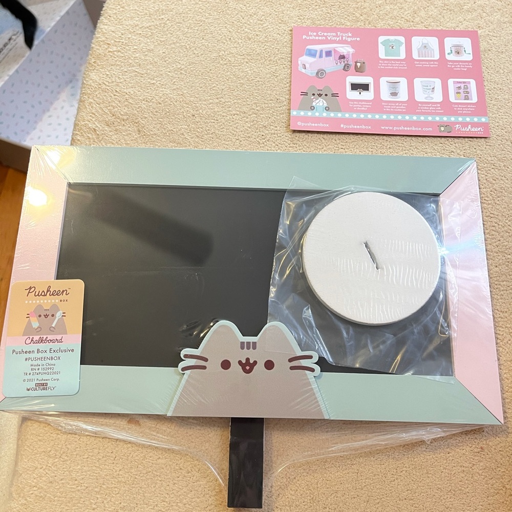 Pusheen summer exclusive 2021 display chalkboard
